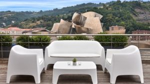 Disfrute del sitio más famoso de Bilbao, el Guggenheim de Frank Gehry, desde la azotea de su hotel