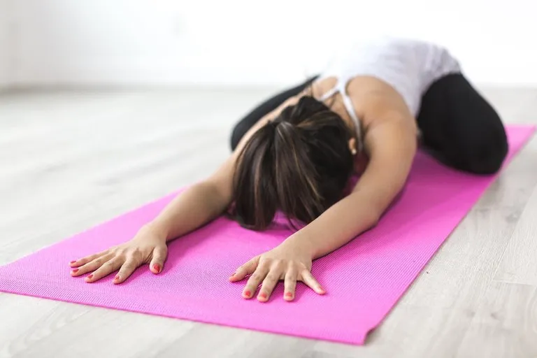 Practica yoga en Bilbao | ©StockSnap / Pixabay